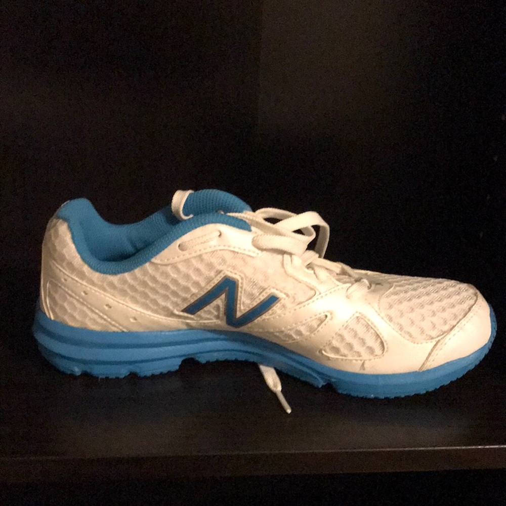New Balance sneakers, white & blue, 8.5